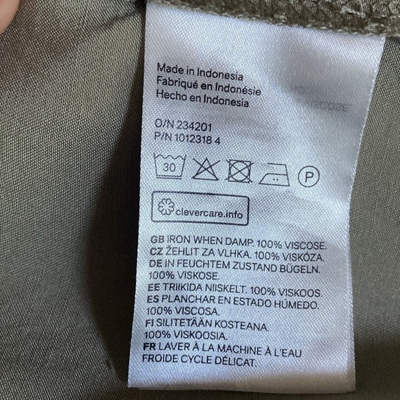 H&M Beige Satin Long Sleeve Midi Dress Size M V-Neck California Size Medium - Picture 6 of 8